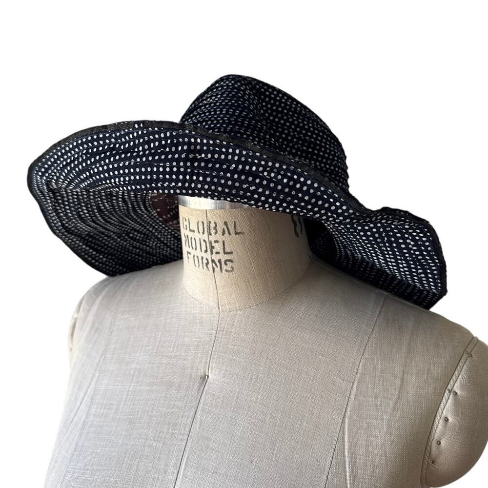 Wallaroo Hat Company Petite Scrunchie Packable Sun Hat in Blue & White Polka Dot